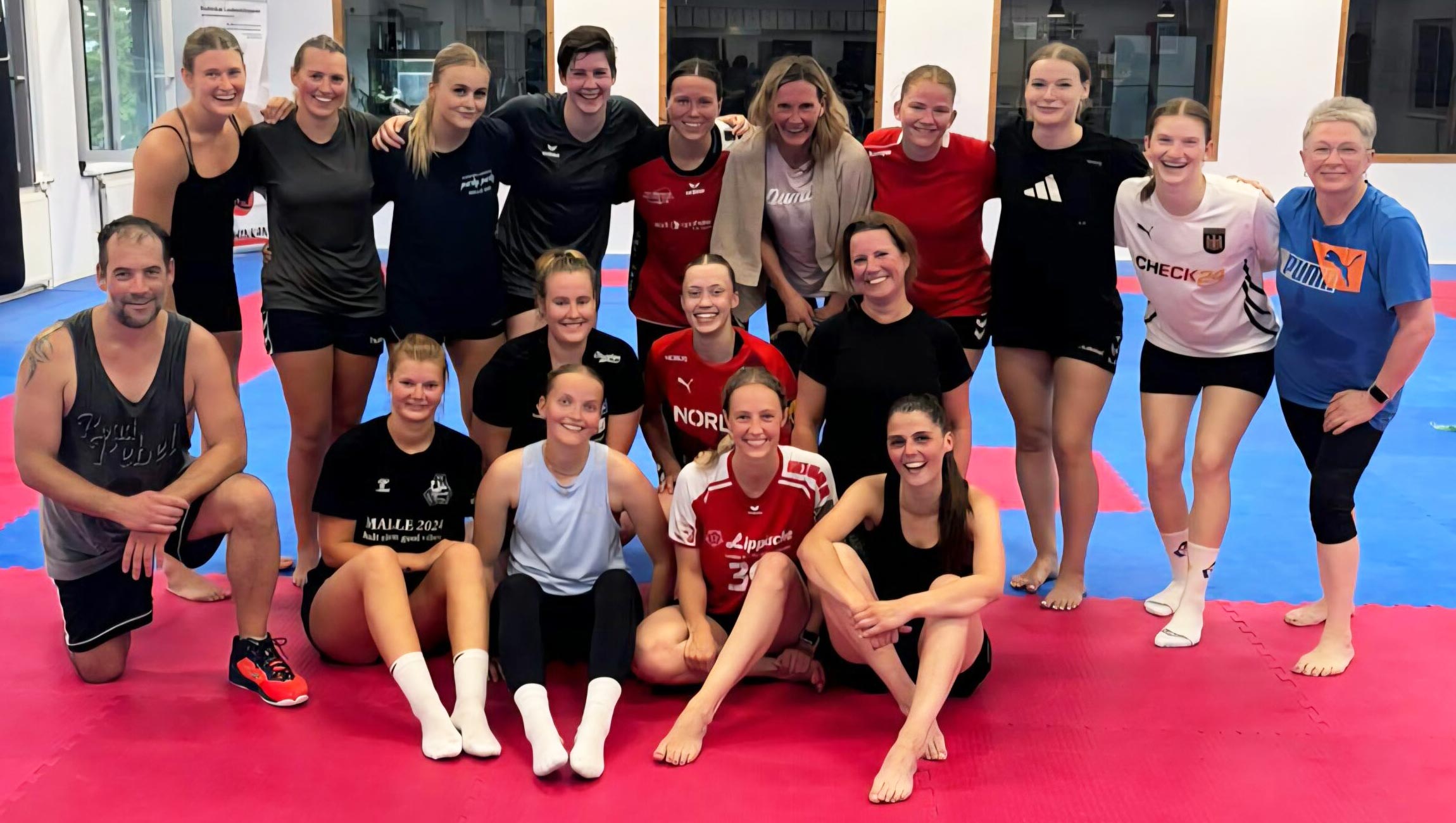 Handball Kara-T-Robics
